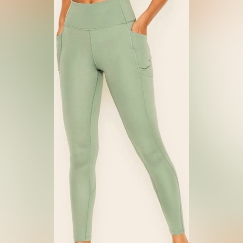 Victoria's Secret On Point Flow High-Waisted Yoga Leggings